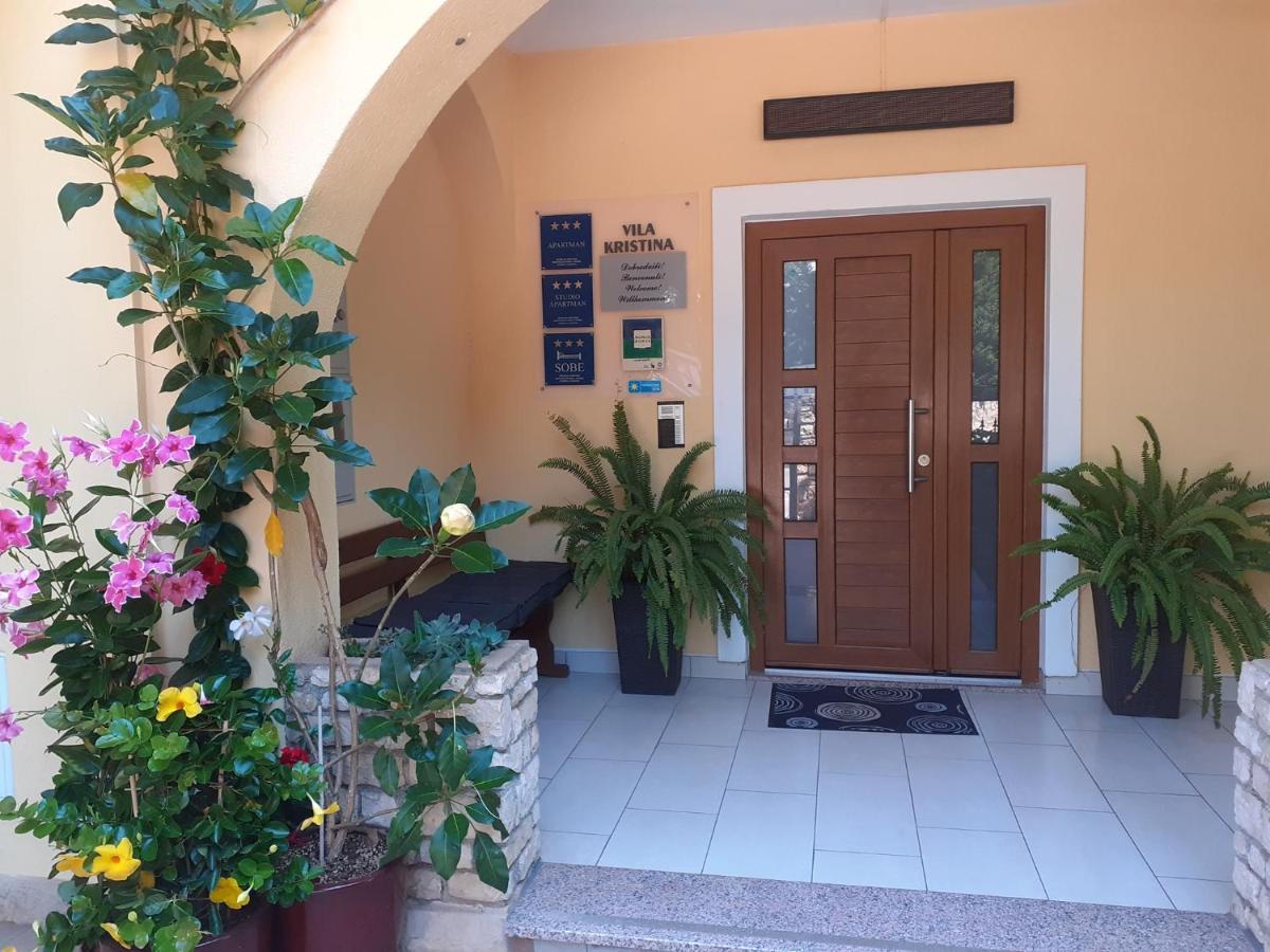 Villa Kristina Ровин Екстериор снимка