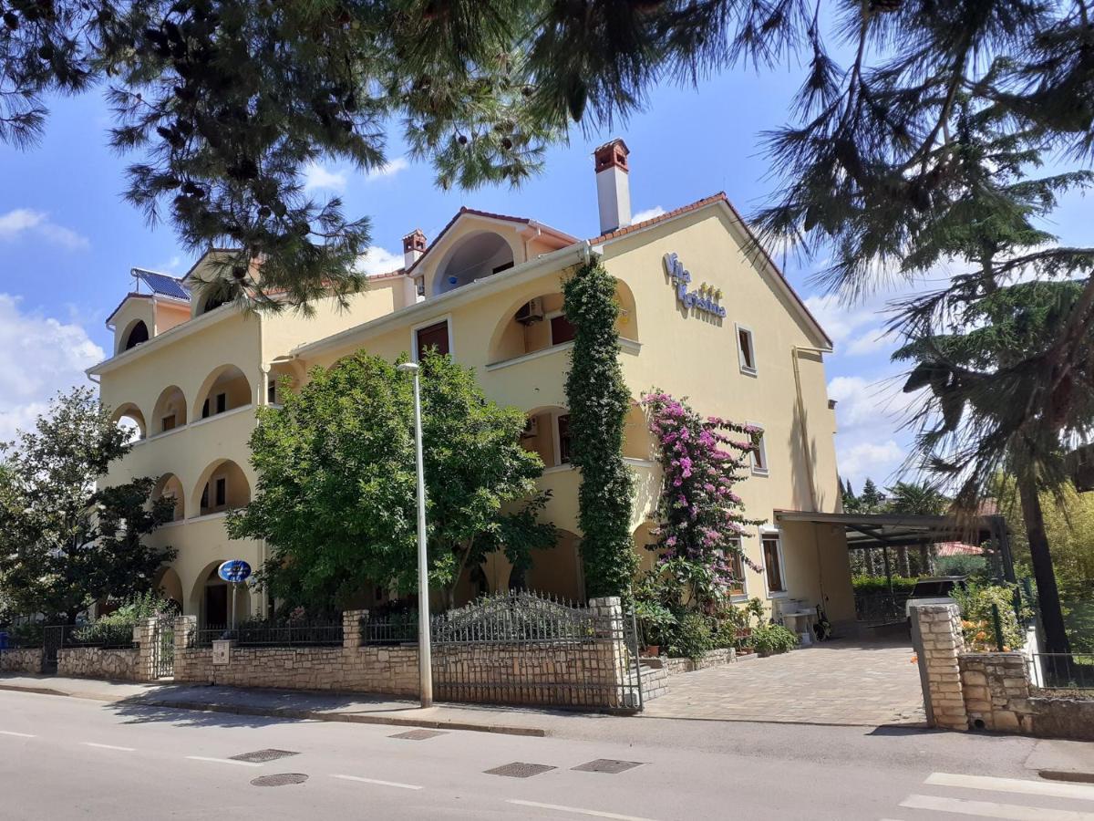 Villa Kristina Ровин Екстериор снимка