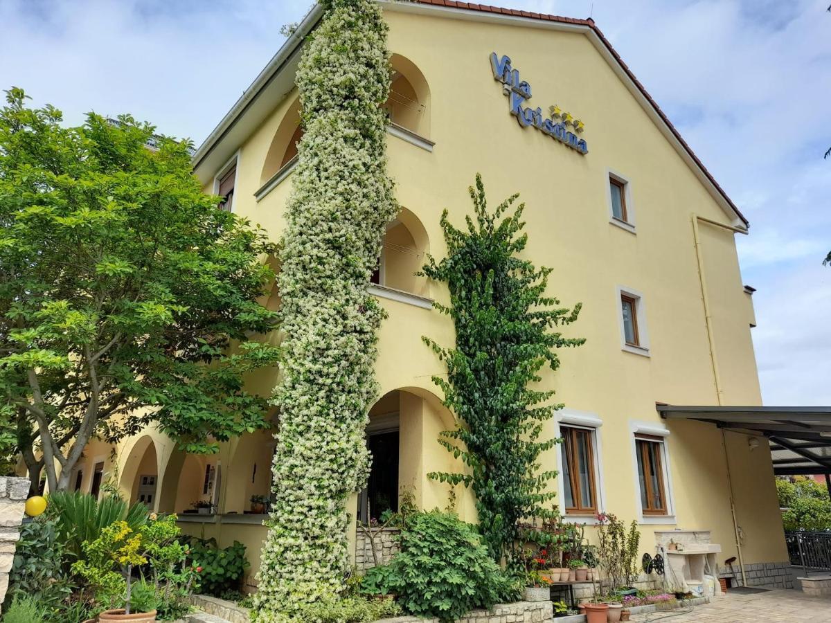 Villa Kristina Ровин Екстериор снимка