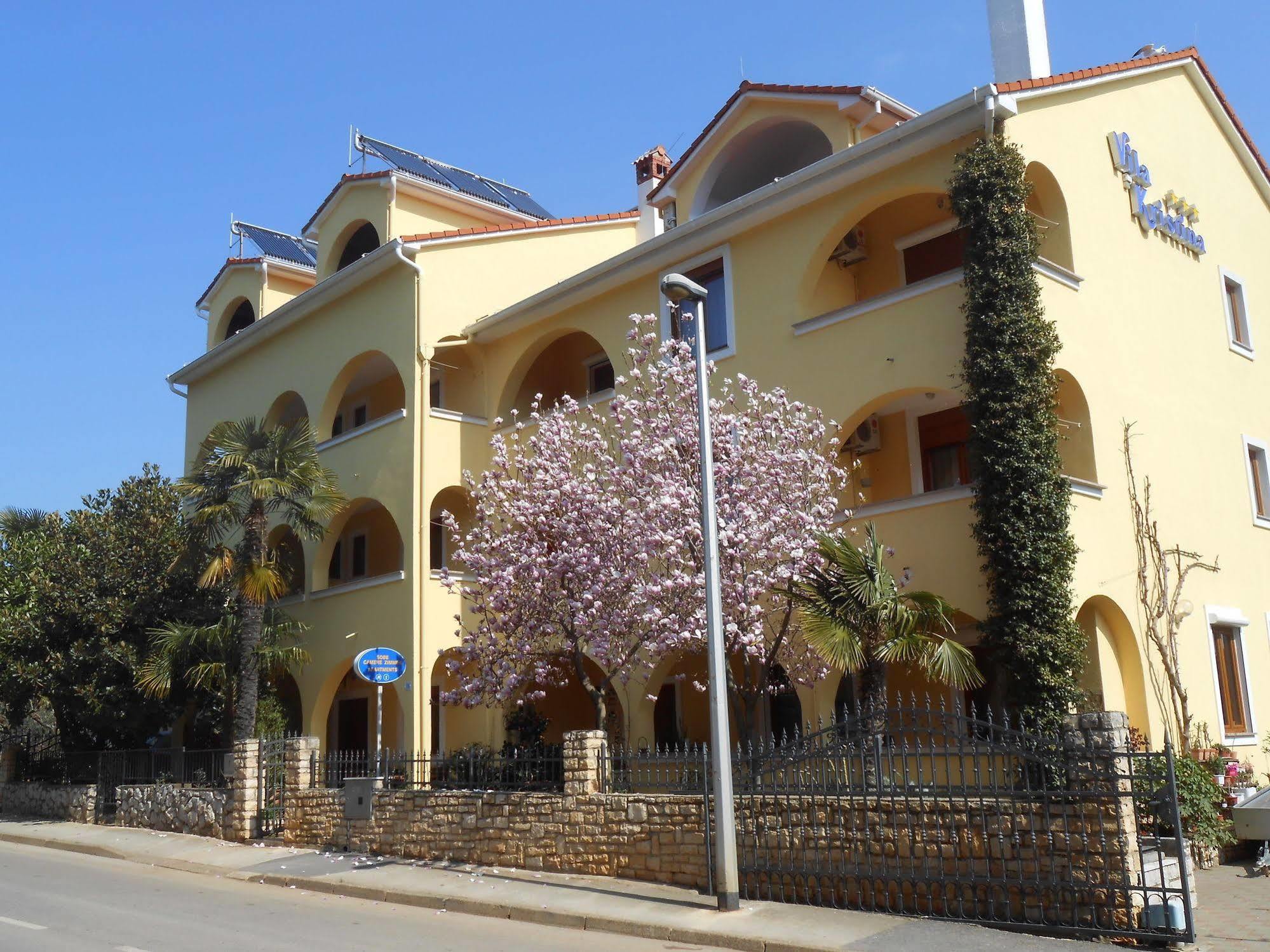 Villa Kristina Ровин Екстериор снимка
