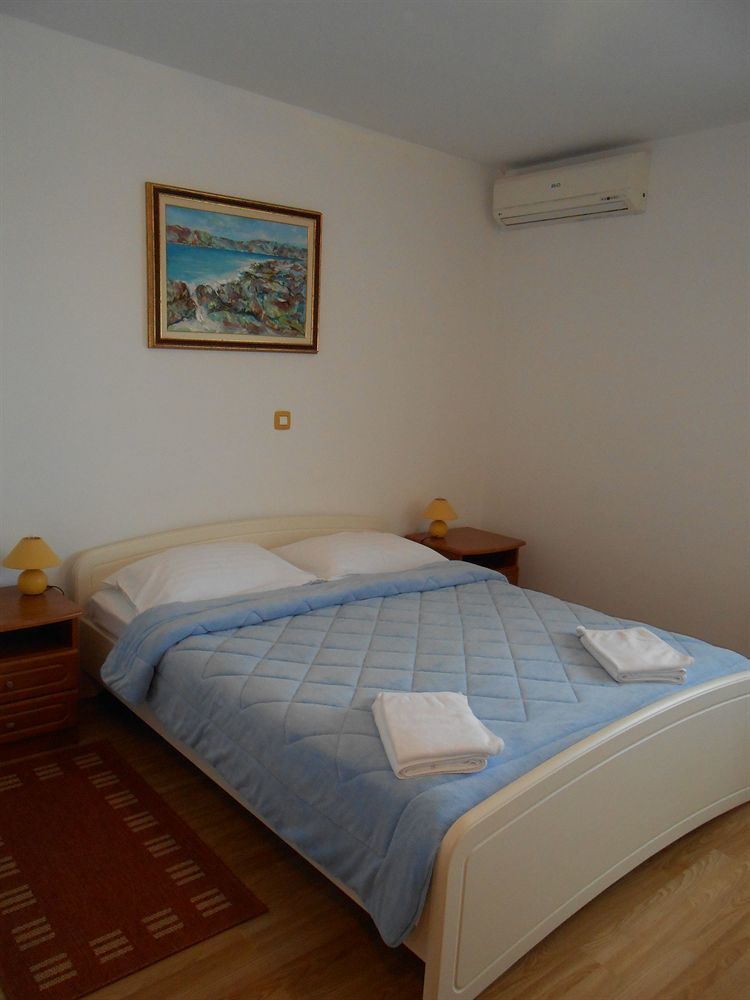 Villa Kristina Ровин Екстериор снимка